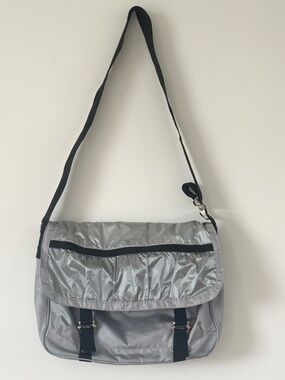 Vintage Oakley Software Messenger Bag Y2K Silver Technical Techwear Script Logo